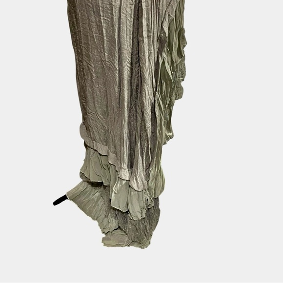 a' reve" gray sleeveless long w/ ruffles at bottom. Size L - Picture 8 of 13